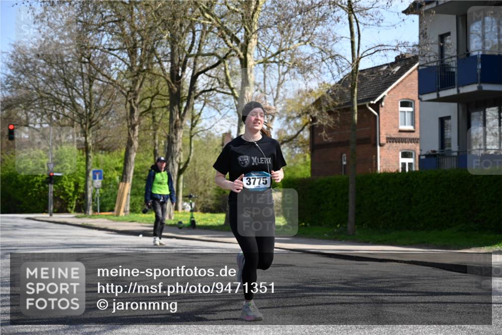 12.04.2026 - 45. Internationalen Wilhelmsburger Insellauf J. Mangold http://msf.ph/oto/9471351 12.04.2026 11:25:32 Ziel 2025, 2542, 3168, 3775, 3253, 2207 meine-sportfotos.de