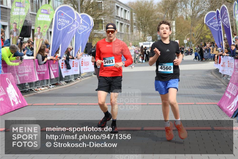 12.04.2026 - 45. Internationalen Wilhelmsburger Insellauf Strokosch-Dieckow http://msf.ph/oto/9471356 12.04.2026 12:52:19 Ziel 2787, 5627, 5493, 4560, 2779 meine-sportfotos.de