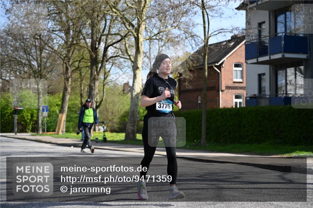 12.04.2026 - 45. Internationalen Wilhelmsburger Insellauf J. Mangold http://msf.ph/oto/9471359 12.04.2026 11:25:32 Ziel 2025, 2542, 3168, 3775, 3253, 2207 meine-sportfotos.de