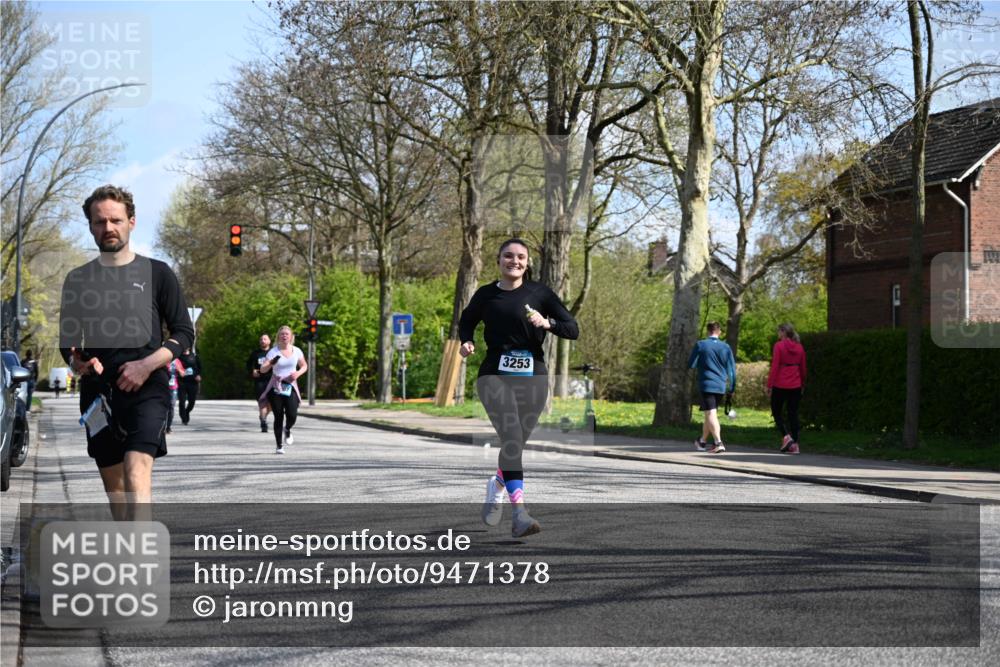 12.04.2026 - 45. Internationalen Wilhelmsburger Insellauf J. Mangold http://msf.ph/oto/9471378 12.04.2026 11:25:57 Ziel 3253, 2207, 2388, 3122, 2353 meine-sportfotos.de