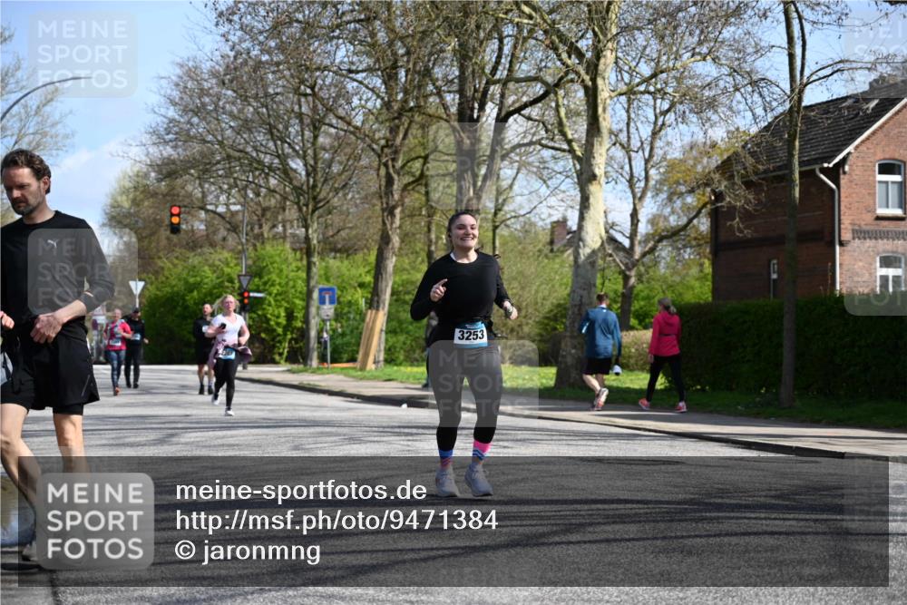 12.04.2026 - 45. Internationalen Wilhelmsburger Insellauf J. Mangold http://msf.ph/oto/9471384 12.04.2026 11:25:57 Ziel 3253, 2207, 2388, 3122, 2353 meine-sportfotos.de
