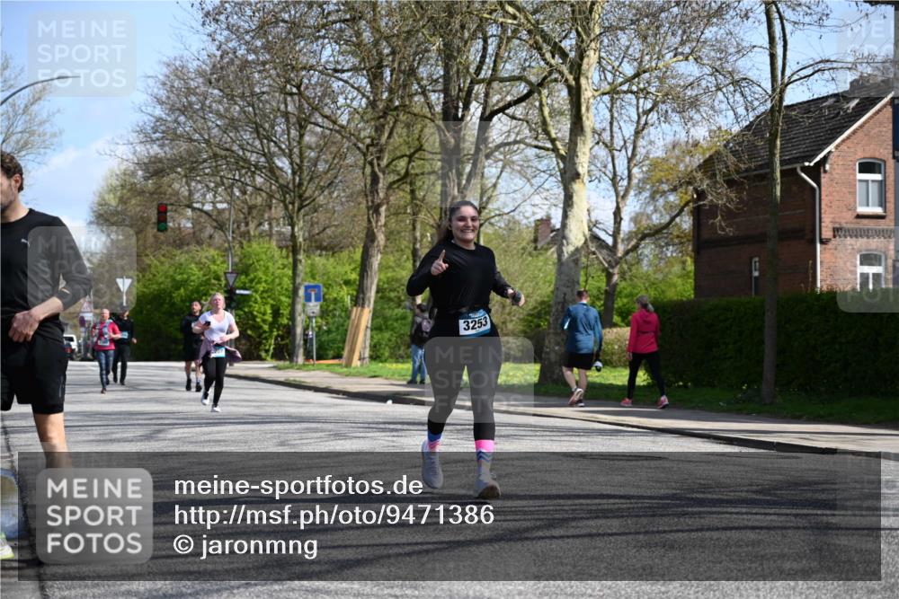 12.04.2026 - 45. Internationalen Wilhelmsburger Insellauf J. Mangold http://msf.ph/oto/9471386 12.04.2026 11:25:57 Ziel 3253, 2207, 2388, 3122, 2353 meine-sportfotos.de