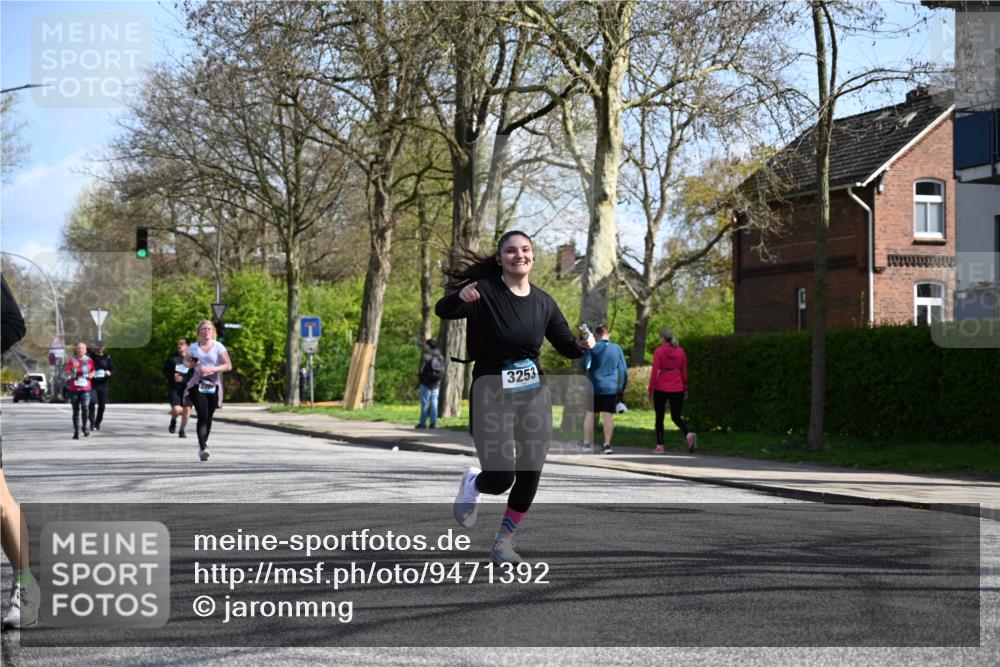 12.04.2026 - 45. Internationalen Wilhelmsburger Insellauf J. Mangold http://msf.ph/oto/9471392 12.04.2026 11:25:57 Ziel 3253, 2207, 2388, 3122, 2353 meine-sportfotos.de