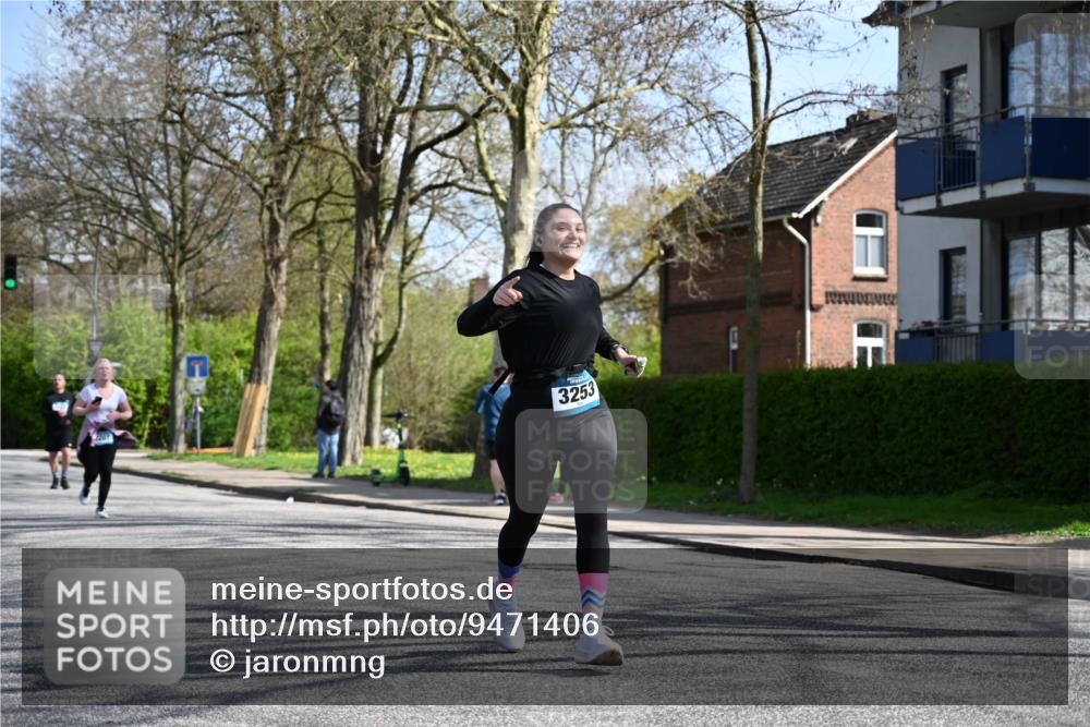 12.04.2026 - 45. Internationalen Wilhelmsburger Insellauf J. Mangold http://msf.ph/oto/9471406 12.04.2026 11:25:58 Ziel 3253, 2207, 2388, 3122, 2353 meine-sportfotos.de