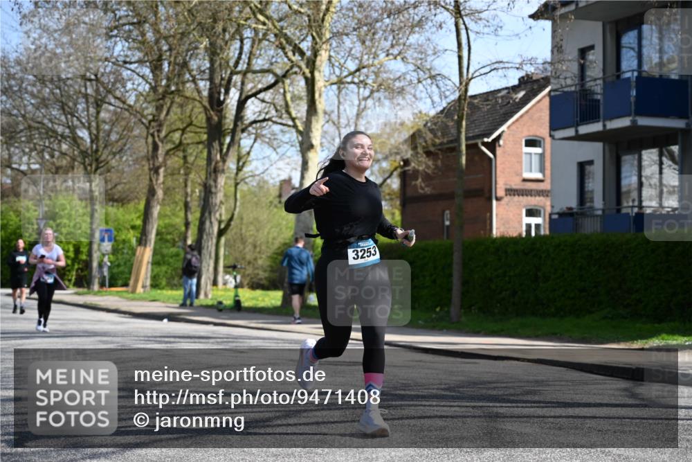 12.04.2026 - 45. Internationalen Wilhelmsburger Insellauf J. Mangold http://msf.ph/oto/9471408 12.04.2026 11:25:58 Ziel 3253, 2207, 2388, 3122, 2353 meine-sportfotos.de