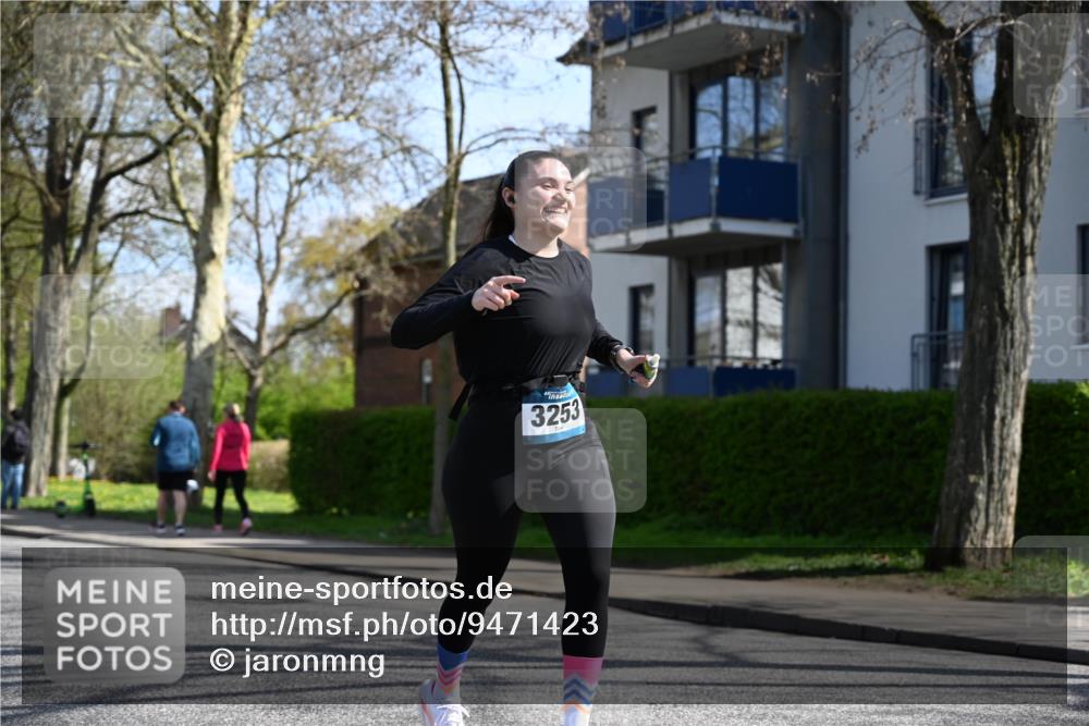 12.04.2026 - 45. Internationalen Wilhelmsburger Insellauf J. Mangold http://msf.ph/oto/9471423 12.04.2026 11:25:58 Ziel 3253, 2207, 2388, 3122, 2353 meine-sportfotos.de