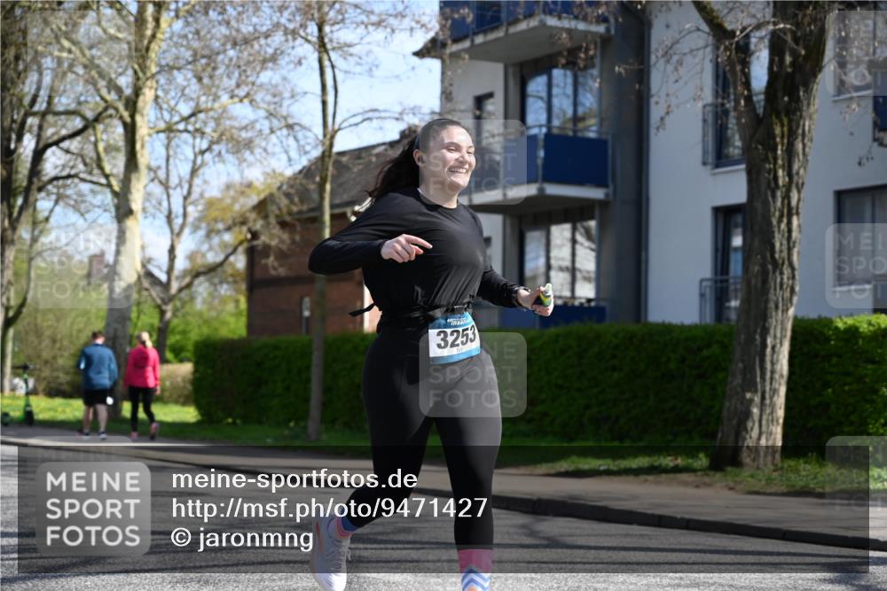 12.04.2026 - 45. Internationalen Wilhelmsburger Insellauf J. Mangold http://msf.ph/oto/9471427 12.04.2026 11:25:59 Ziel 3253, 2207, 2388, 3122, 2353 meine-sportfotos.de