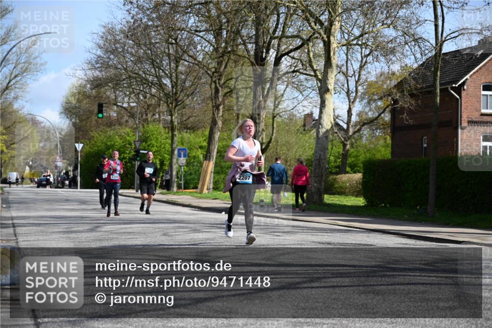 12.04.2026 - 45. Internationalen Wilhelmsburger Insellauf J. Mangold http://msf.ph/oto/9471448 12.04.2026 11:26:01 Ziel 3253, 2207, 2388, 3122, 3122, 2353 meine-sportfotos.de