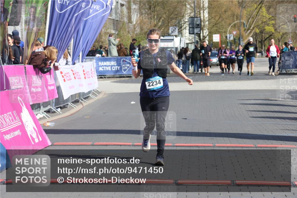 12.04.2026 - 45. Internationalen Wilhelmsburger Insellauf Strokosch-Dieckow http://msf.ph/oto/9471450 12.04.2026 11:28:06 Ziel 2234 meine-sportfotos.de
