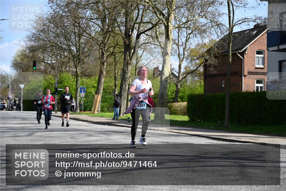 12.04.2026 - 45. Internationalen Wilhelmsburger Insellauf J. Mangold http://msf.ph/oto/9471464 12.04.2026 11:26:02 Ziel 3253, 2207, 2388, 3122, 2353 meine-sportfotos.de