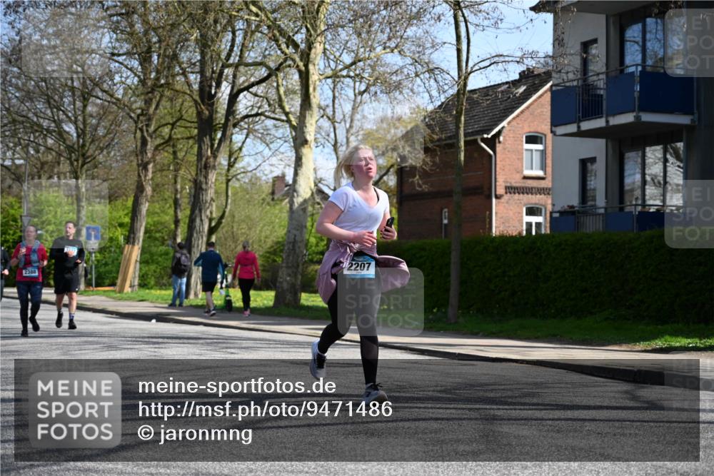 12.04.2026 - 45. Internationalen Wilhelmsburger Insellauf J. Mangold http://msf.ph/oto/9471486 12.04.2026 11:26:03 Ziel 3253, 2207, 2388, 2388, 3122, 2353, 2353 meine-sportfotos.de