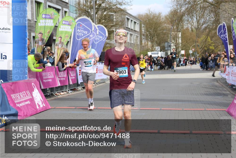 12.04.2026 - 45. Internationalen Wilhelmsburger Insellauf Strokosch-Dieckow http://msf.ph/oto/9471488 12.04.2026 12:52:27 Ziel 3903, 5479, 5797 meine-sportfotos.de