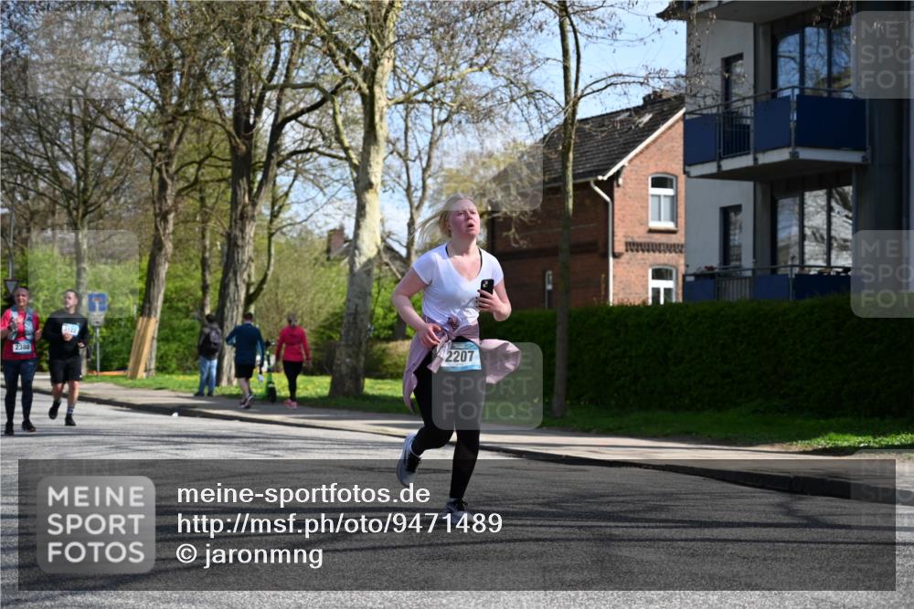 12.04.2026 - 45. Internationalen Wilhelmsburger Insellauf J. Mangold http://msf.ph/oto/9471489 12.04.2026 11:26:03 Ziel 3253, 2207, 2388, 2388, 3122, 2353, 2353 meine-sportfotos.de