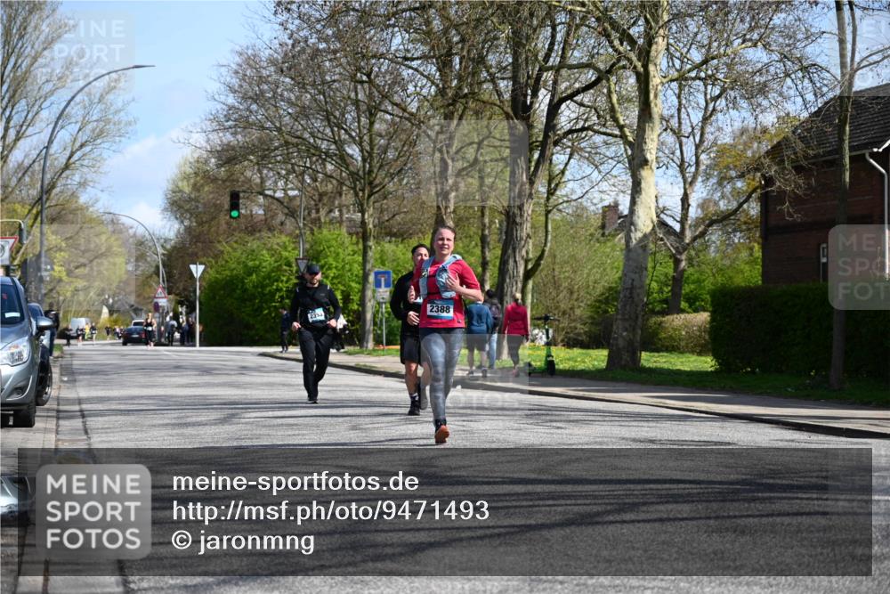 12.04.2026 - 45. Internationalen Wilhelmsburger Insellauf J. Mangold http://msf.ph/oto/9471493 12.04.2026 11:26:05 Ziel 3253, 2207, 2388, 3122, 2353 meine-sportfotos.de