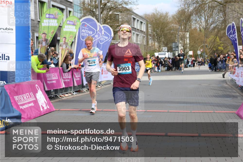 12.04.2026 - 45. Internationalen Wilhelmsburger Insellauf Strokosch-Dieckow http://msf.ph/oto/9471503 12.04.2026 12:52:27 Ziel 3903, 5479, 5797 meine-sportfotos.de