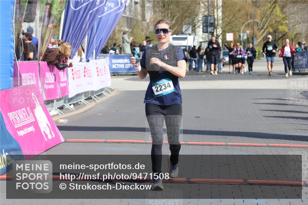 12.04.2026 - 45. Internationalen Wilhelmsburger Insellauf Strokosch-Dieckow http://msf.ph/oto/9471508 12.04.2026 11:28:07 Ziel 2234 meine-sportfotos.de