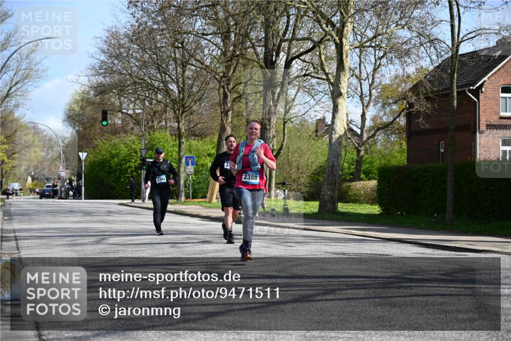 12.04.2026 - 45. Internationalen Wilhelmsburger Insellauf J. Mangold http://msf.ph/oto/9471511 12.04.2026 11:26:06 Ziel 3253, 2207, 2388, 3122, 2353, 2523 meine-sportfotos.de