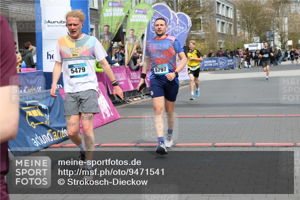 12.04.2026 - 45. Internationalen Wilhelmsburger Insellauf Strokosch-Dieckow http://msf.ph/oto/9471541 12.04.2026 12:52:30 Ziel 3903, 5479, 5797, 4529 meine-sportfotos.de