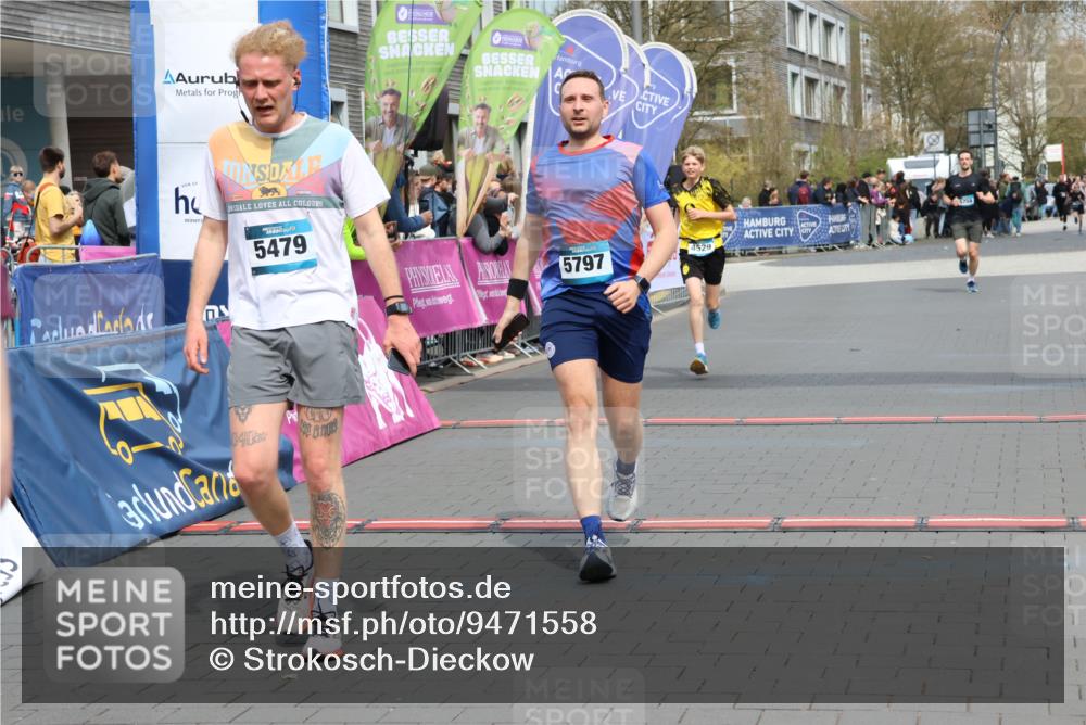 12.04.2026 - 45. Internationalen Wilhelmsburger Insellauf Strokosch-Dieckow http://msf.ph/oto/9471558 12.04.2026 12:52:30 Ziel 3903, 5479, 5797, 4529 meine-sportfotos.de