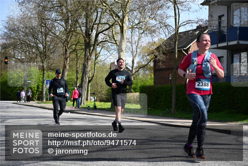 12.04.2026 - 45. Internationalen Wilhelmsburger Insellauf J. Mangold http://msf.ph/oto/9471574 12.04.2026 11:26:08 Ziel 3253, 2207, 2388, 3122, 2353, 2523 meine-sportfotos.de