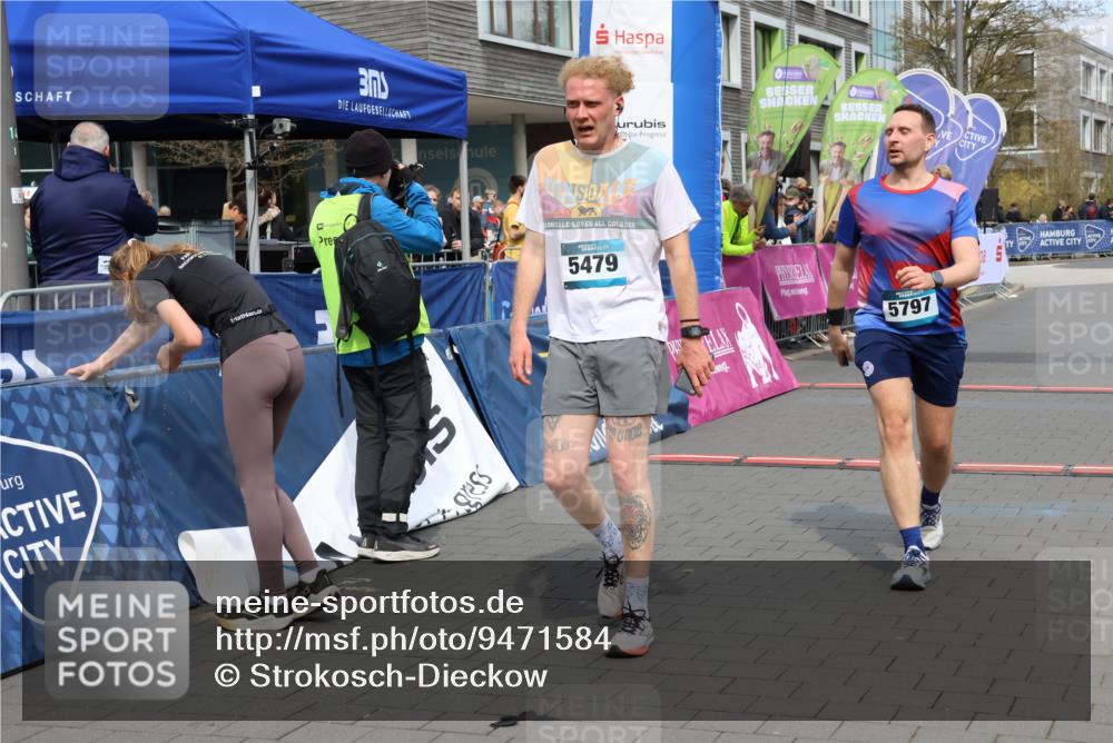 12.04.2026 - 45. Internationalen Wilhelmsburger Insellauf Strokosch-Dieckow http://msf.ph/oto/9471584 12.04.2026 12:52:31 Ziel 5479, 5797, 4529, 5758 meine-sportfotos.de