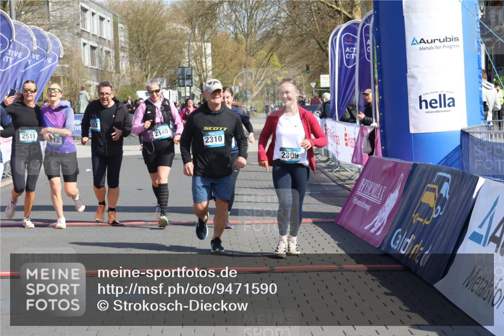 12.04.2026 - 45. Internationalen Wilhelmsburger Insellauf Strokosch-Dieckow http://msf.ph/oto/9471590 12.04.2026 11:28:21 Ziel 2309, 2310, 2237, 2140, 5831, 2511, 2512, 2352 meine-sportfotos.de