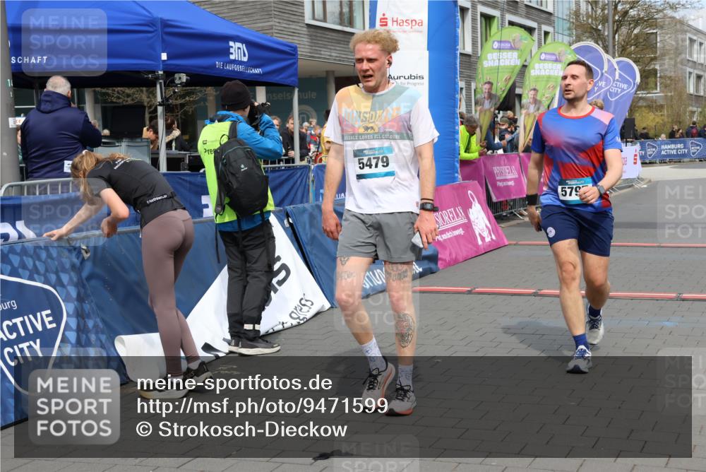 12.04.2026 - 45. Internationalen Wilhelmsburger Insellauf Strokosch-Dieckow http://msf.ph/oto/9471599 12.04.2026 12:52:31 Ziel 5479, 5797, 4529, 5758 meine-sportfotos.de
