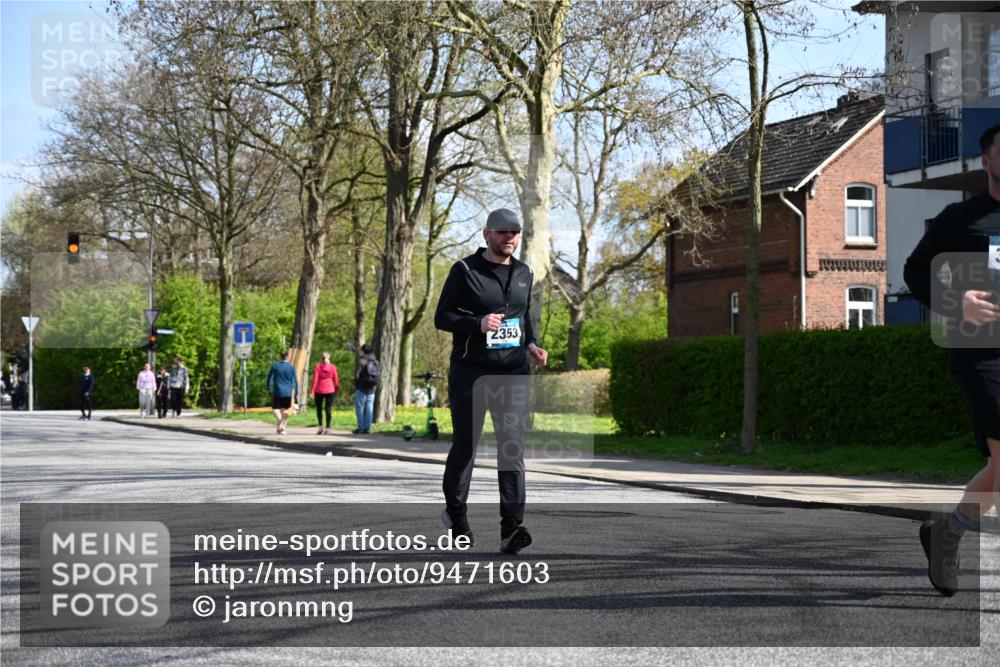 12.04.2026 - 45. Internationalen Wilhelmsburger Insellauf J. Mangold http://msf.ph/oto/9471603 12.04.2026 11:26:11 Ziel 3253, 2207, 2388, 3122, 2353, 2523 meine-sportfotos.de