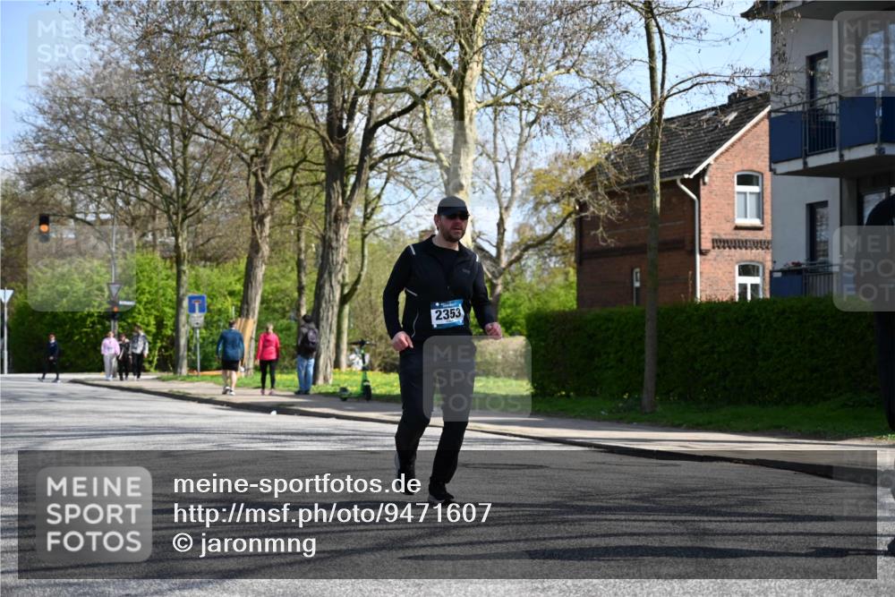 12.04.2026 - 45. Internationalen Wilhelmsburger Insellauf J. Mangold http://msf.ph/oto/9471607 12.04.2026 11:26:11 Ziel 3253, 2207, 2388, 3122, 2353, 2523 meine-sportfotos.de