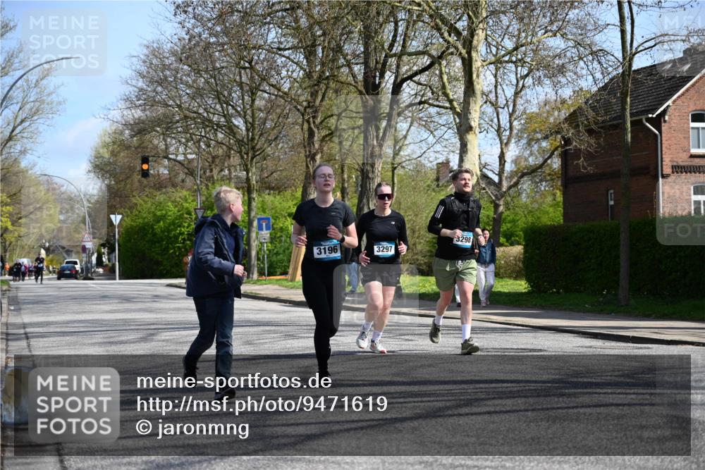 12.04.2026 - 45. Internationalen Wilhelmsburger Insellauf J. Mangold http://msf.ph/oto/9471619 12.04.2026 11:26:54 Ziel 2523, 3298, 3297, 3196 meine-sportfotos.de