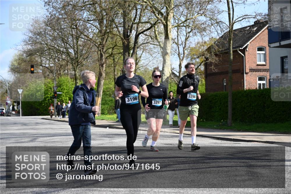 12.04.2026 - 45. Internationalen Wilhelmsburger Insellauf J. Mangold http://msf.ph/oto/9471645 12.04.2026 11:26:55 Ziel 2523, 3298, 3297, 3196 meine-sportfotos.de