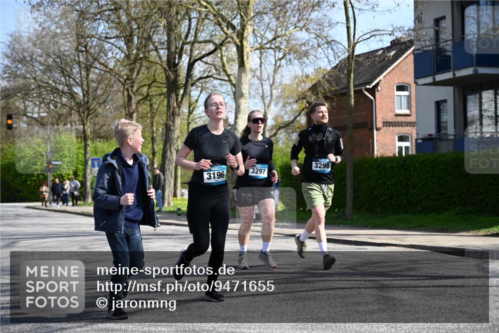 12.04.2026 - 45. Internationalen Wilhelmsburger Insellauf J. Mangold http://msf.ph/oto/9471655 12.04.2026 11:26:55 Ziel 2523, 3298, 3297, 3196 meine-sportfotos.de
