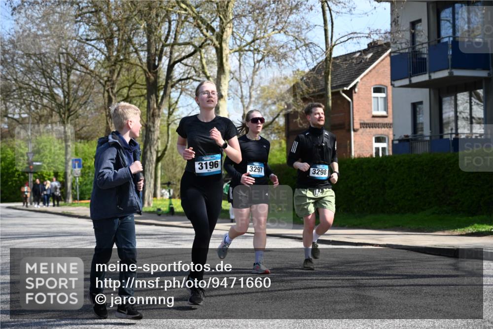 12.04.2026 - 45. Internationalen Wilhelmsburger Insellauf J. Mangold http://msf.ph/oto/9471660 12.04.2026 11:26:55 Ziel 2523, 3298, 3297, 3196 meine-sportfotos.de