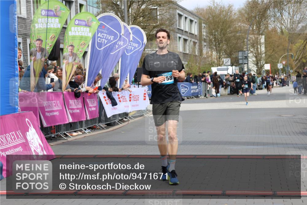 12.04.2026 - 45. Internationalen Wilhelmsburger Insellauf Strokosch-Dieckow http://msf.ph/oto/9471671 12.04.2026 12:52:35 Ziel 4529, 5758 meine-sportfotos.de