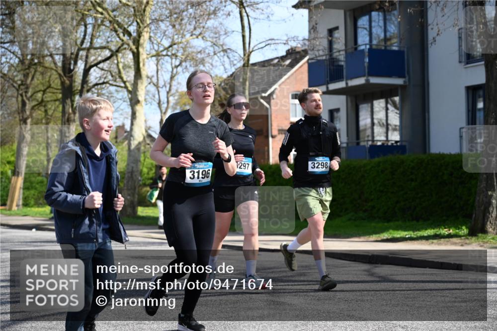 12.04.2026 - 45. Internationalen Wilhelmsburger Insellauf J. Mangold http://msf.ph/oto/9471674 12.04.2026 11:26:56 Ziel 3298, 3297, 3196 meine-sportfotos.de
