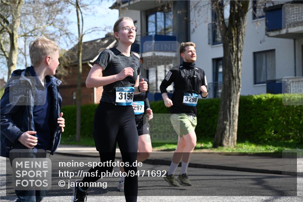 12.04.2026 - 45. Internationalen Wilhelmsburger Insellauf J. Mangold http://msf.ph/oto/9471692 12.04.2026 11:26:56 Ziel 3298, 3297, 3196 meine-sportfotos.de