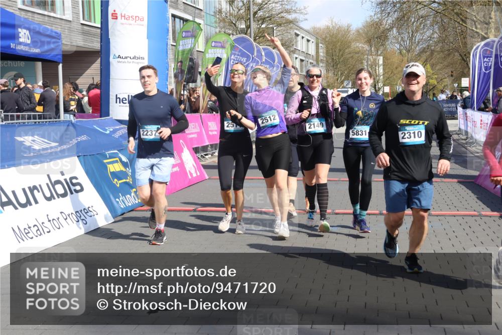 12.04.2026 - 45. Internationalen Wilhelmsburger Insellauf Strokosch-Dieckow http://msf.ph/oto/9471720 12.04.2026 11:28:23 Ziel 2309, 2310, 2237, 2140, 5831, 2511, 2512, 2352 meine-sportfotos.de