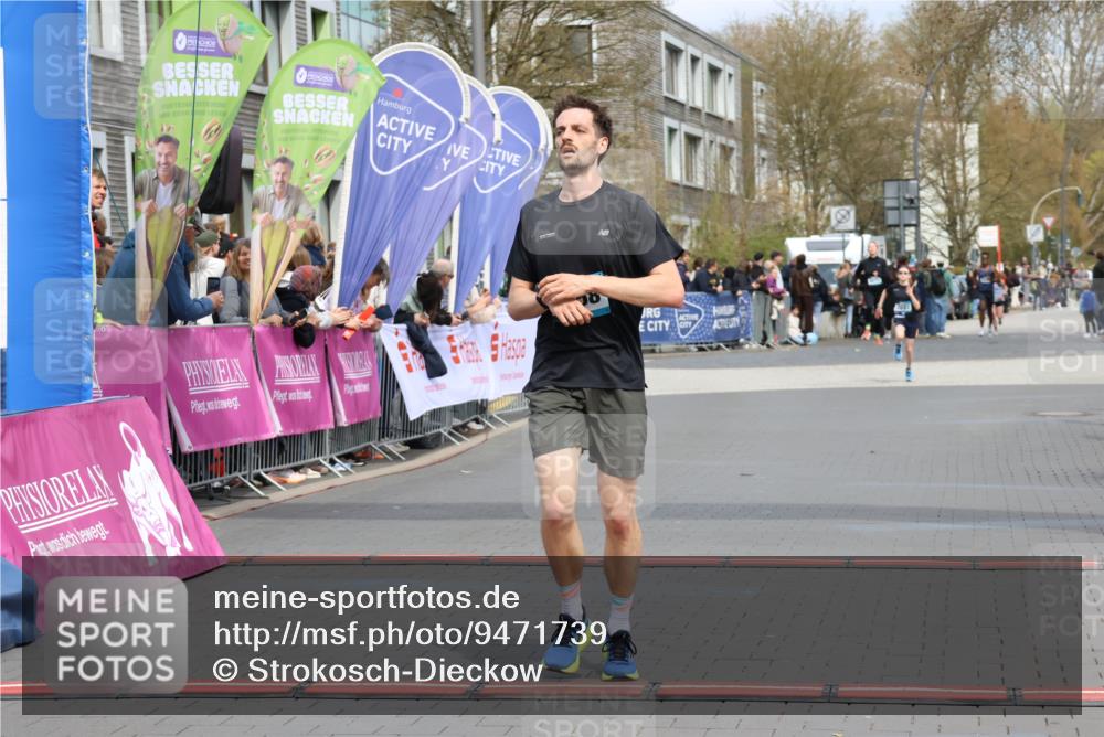 12.04.2026 - 45. Internationalen Wilhelmsburger Insellauf Strokosch-Dieckow http://msf.ph/oto/9471739 12.04.2026 12:52:36 Ziel 4529, 5758, 2033 meine-sportfotos.de