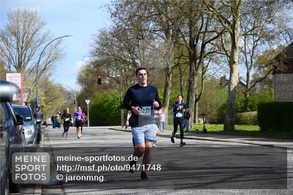 12.04.2026 - 45. Internationalen Wilhelmsburger Insellauf J. Mangold http://msf.ph/oto/9471748 12.04.2026 11:27:45 Ziel 2234, 2309, 2310, 2237, 2140, 5831, 2511, 2512, 2352, 3451, 4668 meine-sportfotos.de