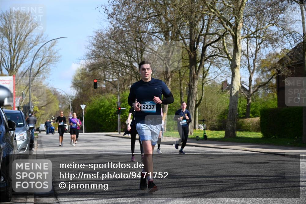 12.04.2026 - 45. Internationalen Wilhelmsburger Insellauf J. Mangold http://msf.ph/oto/9471752 12.04.2026 11:27:45 Ziel 2234, 2309, 2310, 2237, 2140, 5831, 2511, 2512, 2352, 3451, 4668 meine-sportfotos.de