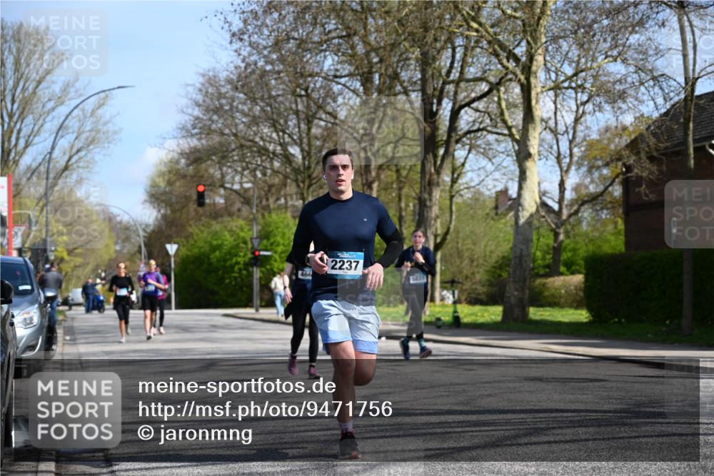 12.04.2026 - 45. Internationalen Wilhelmsburger Insellauf J. Mangold http://msf.ph/oto/9471756 12.04.2026 11:27:45 Ziel 2234, 2309, 2310, 2237, 2140, 5831, 2511, 2512, 2352, 3451, 4668 meine-sportfotos.de