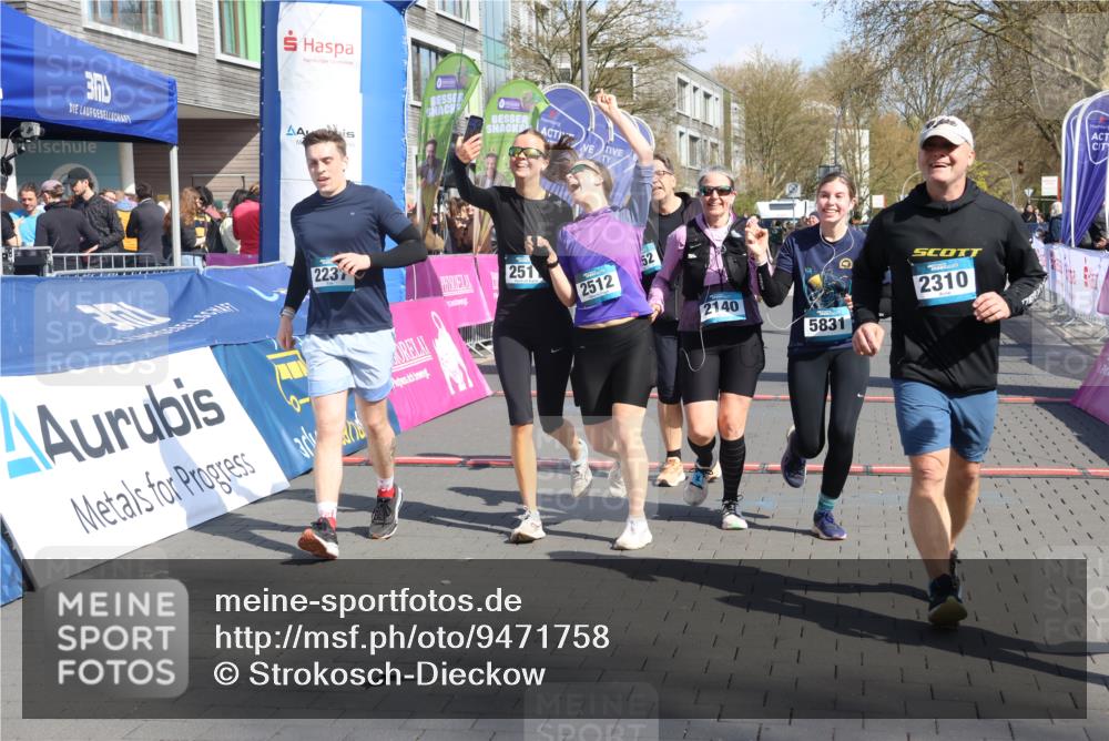 12.04.2026 - 45. Internationalen Wilhelmsburger Insellauf Strokosch-Dieckow http://msf.ph/oto/9471758 12.04.2026 11:28:24 Ziel 2309, 2310, 2237, 2140, 5831, 2511, 2512, 2352 meine-sportfotos.de
