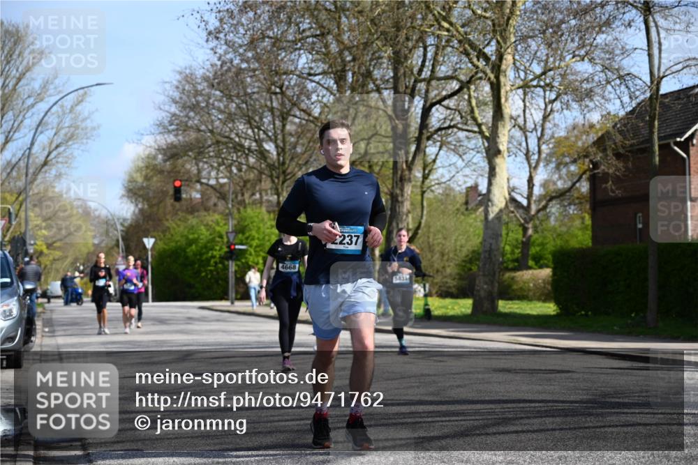 12.04.2026 - 45. Internationalen Wilhelmsburger Insellauf J. Mangold http://msf.ph/oto/9471762 12.04.2026 11:27:45 Ziel 2234, 2309, 2310, 2237, 2140, 5831, 2511, 2512, 2352, 3451, 4668 meine-sportfotos.de