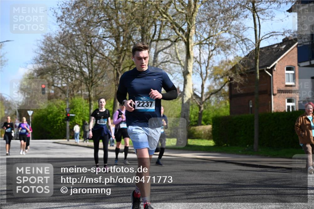 12.04.2026 - 45. Internationalen Wilhelmsburger Insellauf J. Mangold http://msf.ph/oto/9471773 12.04.2026 11:27:46 Ziel 2234, 2309, 2310, 2237, 2140, 5831, 2511, 2512, 2352, 3451, 4668 meine-sportfotos.de
