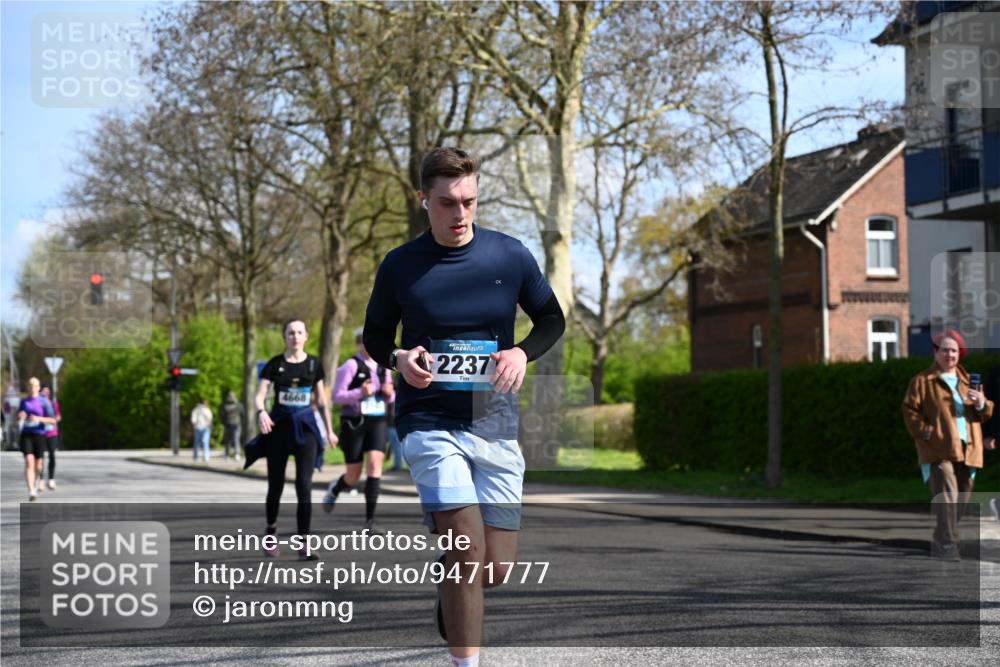 12.04.2026 - 45. Internationalen Wilhelmsburger Insellauf J. Mangold http://msf.ph/oto/9471777 12.04.2026 11:27:46 Ziel 2234, 2309, 2310, 2237, 2140, 5831, 2511, 2512, 2352, 3451, 4668 meine-sportfotos.de