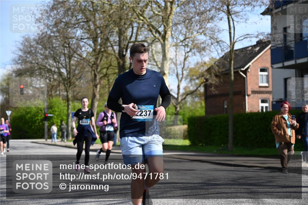 12.04.2026 - 45. Internationalen Wilhelmsburger Insellauf J. Mangold http://msf.ph/oto/9471781 12.04.2026 11:27:46 Ziel 2234, 2309, 2310, 2237, 2140, 5831, 2511, 2512, 2352, 3451, 4668 meine-sportfotos.de