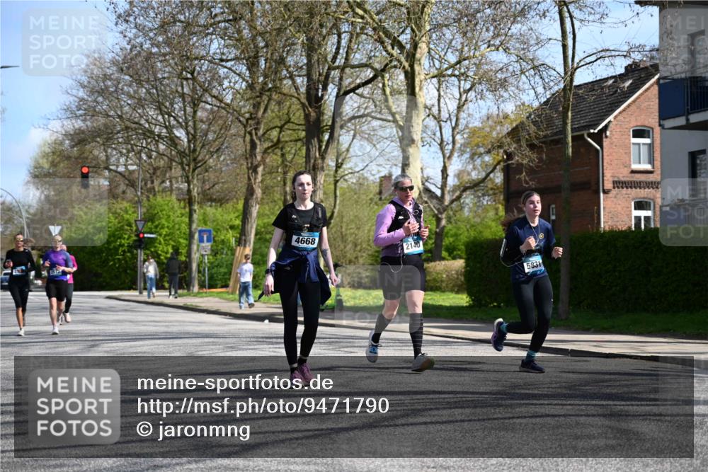 12.04.2026 - 45. Internationalen Wilhelmsburger Insellauf J. Mangold http://msf.ph/oto/9471790 12.04.2026 11:27:47 Ziel 2234, 2309, 2310, 2237, 2140, 5831, 2511, 2512, 2352, 3451, 4668 meine-sportfotos.de