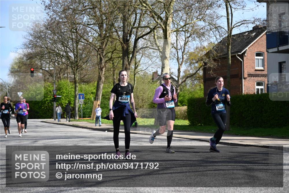 12.04.2026 - 45. Internationalen Wilhelmsburger Insellauf J. Mangold http://msf.ph/oto/9471792 12.04.2026 11:27:47 Ziel 2234, 2309, 2310, 2237, 2140, 5831, 2511, 2512, 2352, 3451, 4668 meine-sportfotos.de