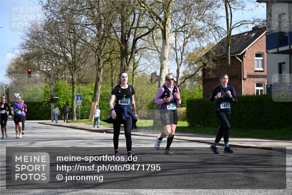 12.04.2026 - 45. Internationalen Wilhelmsburger Insellauf J. Mangold http://msf.ph/oto/9471795 12.04.2026 11:27:47 Ziel 2234, 2309, 2310, 2237, 2140, 5831, 2511, 2512, 2352, 3451, 4668 meine-sportfotos.de