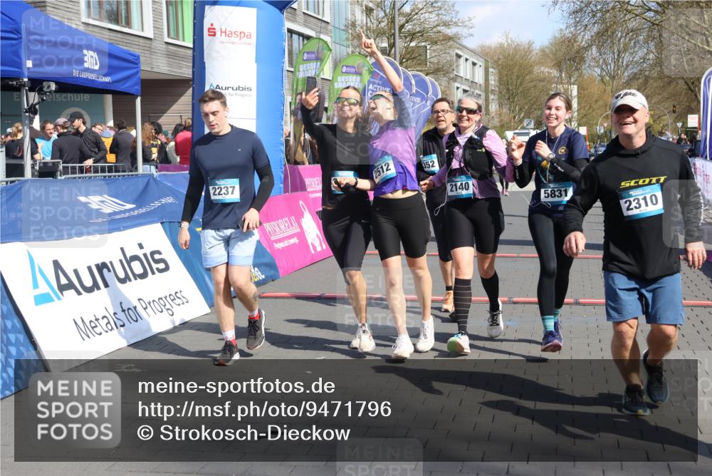 12.04.2026 - 45. Internationalen Wilhelmsburger Insellauf Strokosch-Dieckow http://msf.ph/oto/9471796 12.04.2026 11:28:24 Ziel 2309, 2310, 2237, 2140, 5831, 2511, 2512, 2352 meine-sportfotos.de